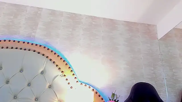 EllaEvanzz online show from 04/18/26, 07:07