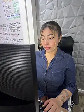 ManuelaVeeleez online show from 04/22/26, 01:52