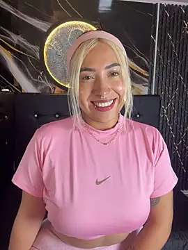 ManuelaVeeleez online show from 06/17/26, 05:43