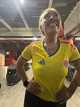 ManuelaVeeleez online show from 06/18/26, 02:23