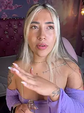 ManuelaVeeleez online show from 07/05/26, 04:19