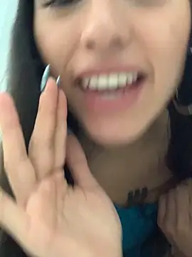 SweetCherry   online show from 04/16/26, 07:36