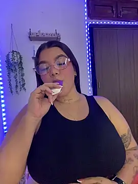 Snapshot of michellesexxxy3 chatting on 06/11/26, 04:10 michellesexxxy3 online show from 06/11/26, 04:10
