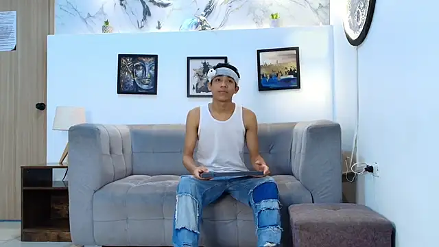 SKINNY BOYXXX online show from 04/04/26, 07:17