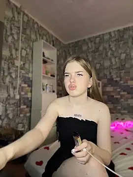 Snapshot of KayShaw chatting on 05/18/26, 04:40 KayShaw online show from 05/18/26, 04:40