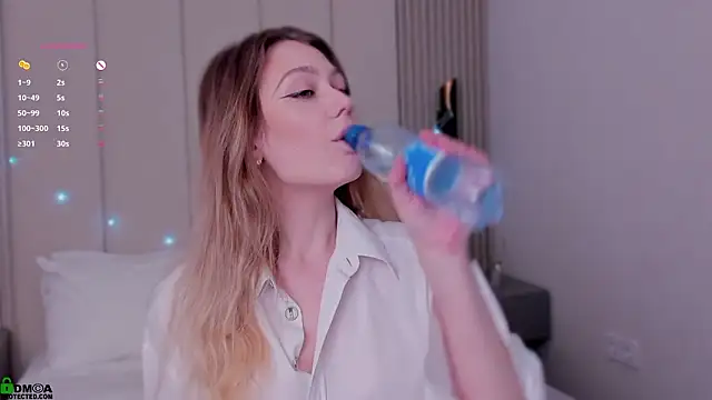 Julia Noir online show from 03/07/26, 01:57