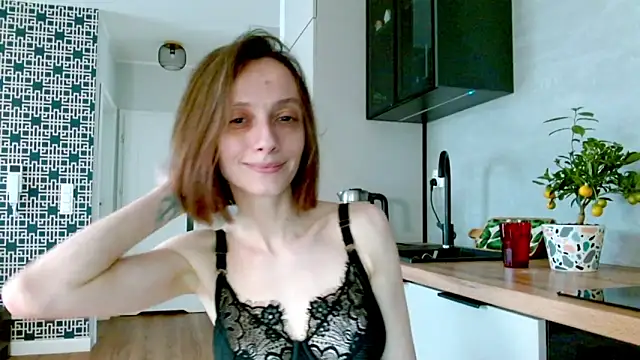 Snapshot of misssweet chatting on 06/08/26, 04:07 misssweet online show from 06/08/26, 04:07