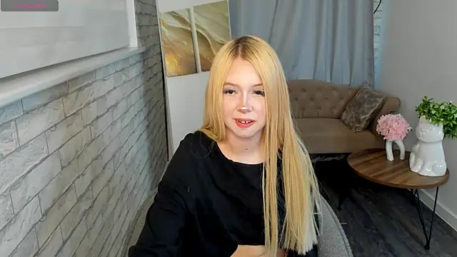 Snapshot of Edna_Martin chatting on 04/09/26, 01:05 Edna Martin online show from 04/09/26, 01:05