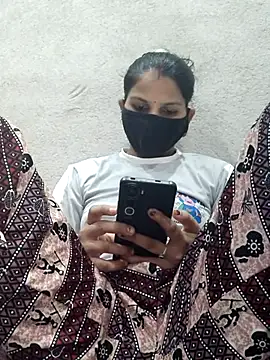 Snapshot of lovelypooja93 chatting on 08/10/26, 06:06 lovelypooja93 online show from 08/10/26, 06:06