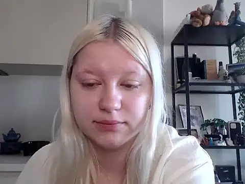 Snapshot of LenaSecret19 chatting on 04/27/26, 05:38 LenaSecret19 online show from 04/27/26, 05:38