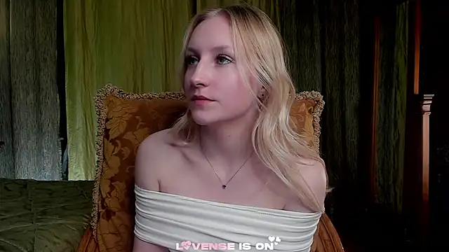 CatarinaGulla online show from 04/18/26, 03:16