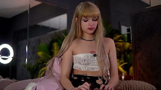 BrattyScarlet online show from 03/22/26, 07:12