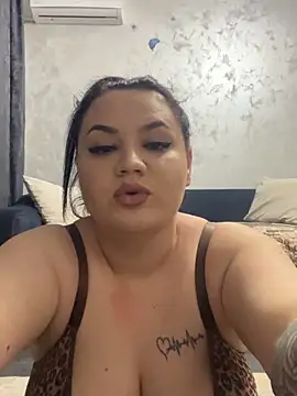 julietalovee online show from 04/26/26, 05:21