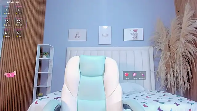 Anthonella Lux online show from 04/13/26, 12:32