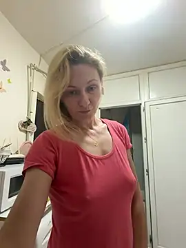 Snapshot of Secret_Ladyx chatting on 06/15/26, 03:53 Secret Ladyx online show from 06/15/26, 03:53