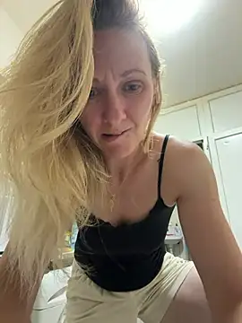 Snapshot of Secret_Ladyx chatting on 06/17/26, 07:37 Secret Ladyx online show from 06/17/26, 07:37