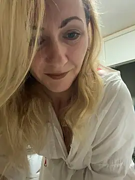 Snapshot of Secret_Ladyx chatting on 07/13/26, 03:42 Secret Ladyx online show from 07/13/26, 03:42