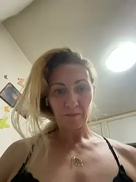 Snapshot of Secret_Ladyx chatting on 07/18/26, 04:05 Secret Ladyx online show from 07/18/26, 04:05