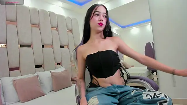 georgina kloss  online show from 04/21/26, 12:44