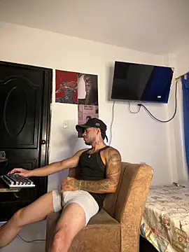 Snapshot of Kenny_romano chatting on 05/13/26, 12:13 Kenny romano online show from 05/13/26, 12:13