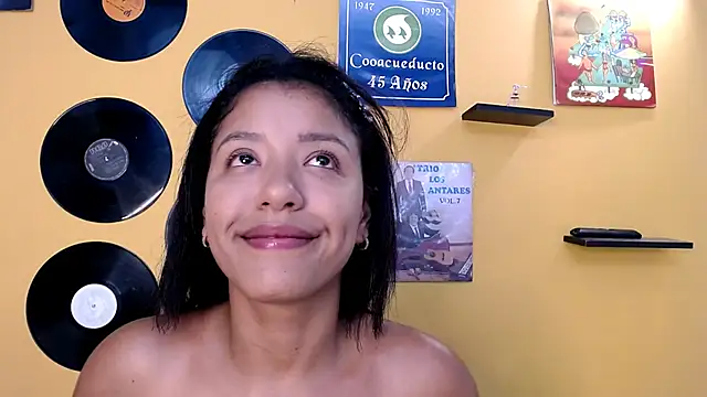 lilithevil32 online show from 05/18/26, 04:07
