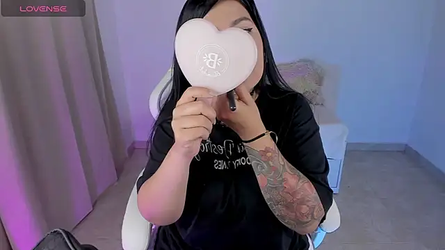 Snapshot of heeyy_kitty chatting on 03/20/26, 02:22 heeyy kitty online show from 03/20/26, 02:22