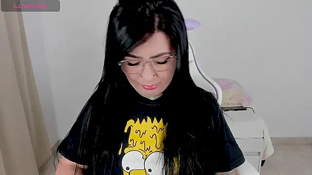 Snapshot of heeyy_kitty chatting on 04/06/26, 01:56 heeyy kitty online show from 04/06/26, 01:56