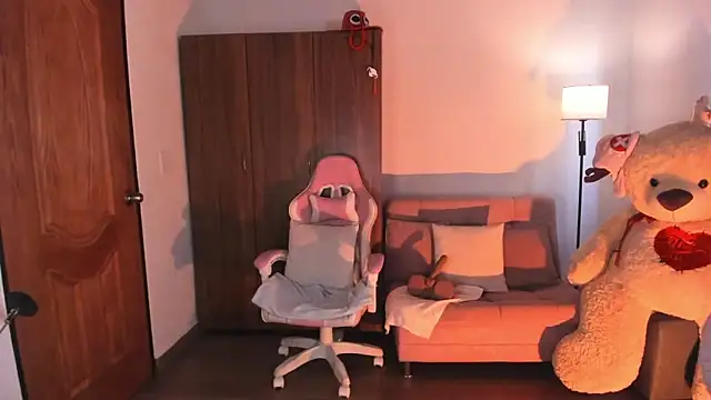 hi kiittyy online show from 04/05/26, 10:34