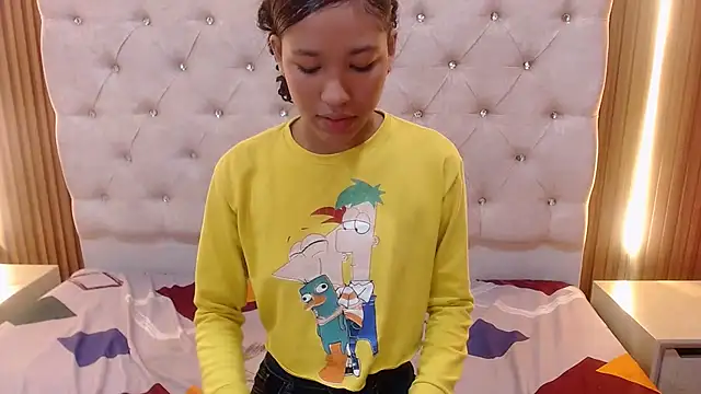 skiaracl202 online show from 03/26/26, 04:07