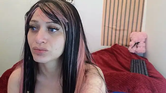 Caroline hernandes online show from 04/08/26, 02:17