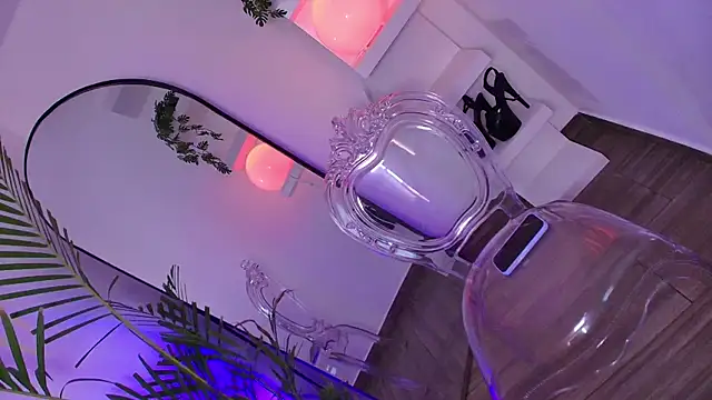 dalilathoms  online show from 04/06/26, 08:21