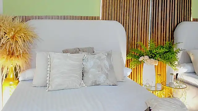 Snapshot of VanessaOwens1 chatting on 03/09/26, 02:10 VanessaOwens1 online show from 03/09/26, 02:10