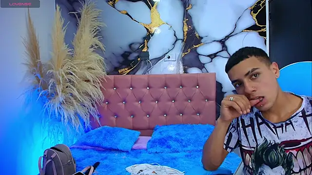 Ariatna Andy online show from 04/21/26, 09:06