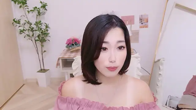 Snapshot of YURIKAsan_ chatting on 05/28/26, 12:24 YURIKAsan online show from 05/28/26, 12:24