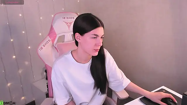 LunaRossaa online show from 04/01/26, 12:00