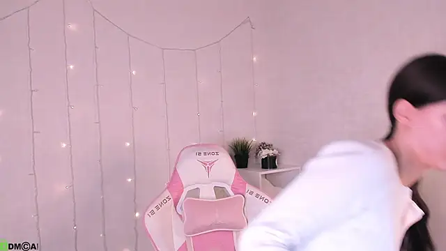 LunaRossaa online show from 04/22/26, 12:02