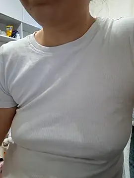 Emi hot1 online show from 04/10/26, 12:43