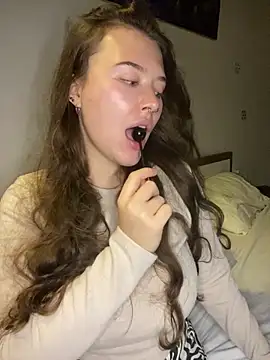 KristieKitty online show from 04/07/26, 06:41