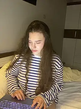 KristieKitty online show from 04/19/26, 09:08