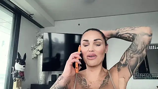 AMBER HARD online show from 04/10/26, 08:52