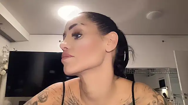 AMBER HARD online show from 04/19/26, 01:16