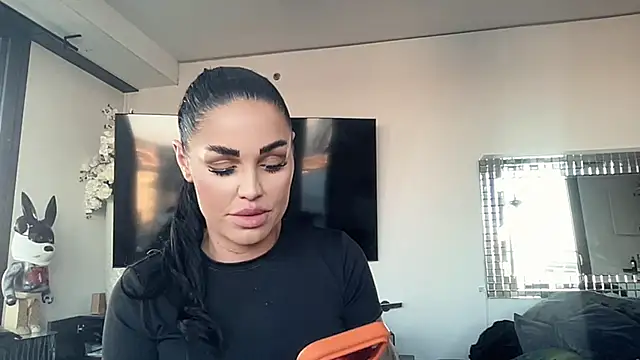 AMBER HARD online show from 04/22/26, 05:47