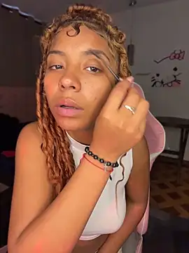 ThePrettyTiana online show from 04/19/26, 07:38