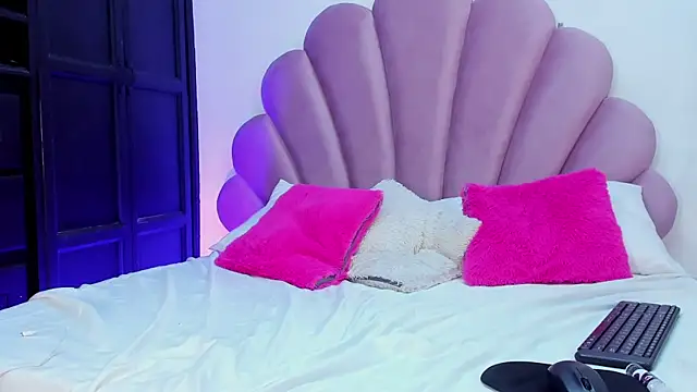 sophia mell online show from 04/15/26, 03:24