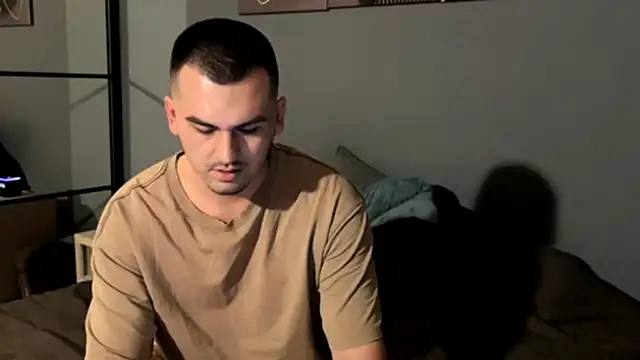 Snapshot of AlexRay22 chatting on 03/11/26, 07:20 AlexRay22 online show from 03/11/26, 07:20