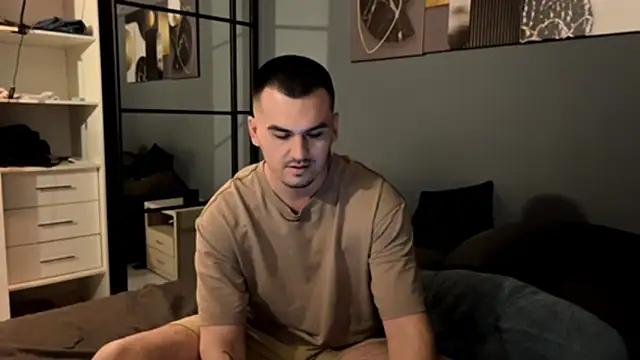 Snapshot of AlexRay22 chatting on 03/12/26, 08:37 AlexRay22 online show from 03/12/26, 08:37