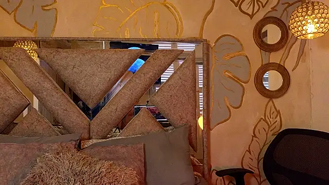 Tinocrow online show from 03/30/26, 03:02