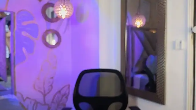 Tinocrow online show from 04/14/26, 03:29