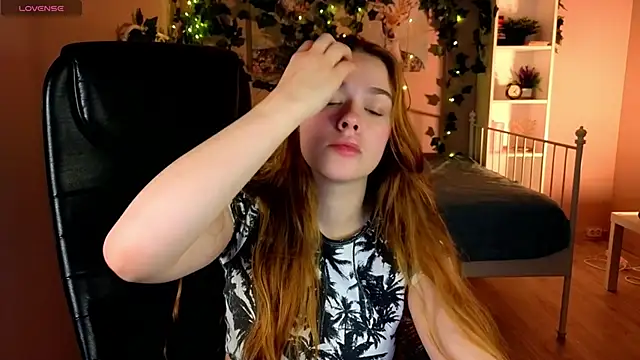 TiffanyVex online show from 04/16/26, 03:24