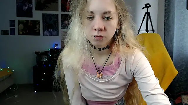 Nica Kawaii online show from 04/21/26, 09:59